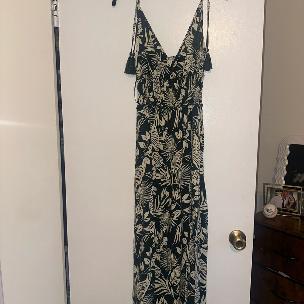 Elegant green and Cream Leaf Print Maxi Dress